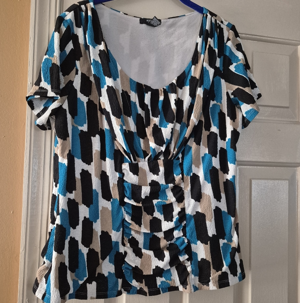 🌼Elegant Women's Blouse in Blue, Black, and Tan